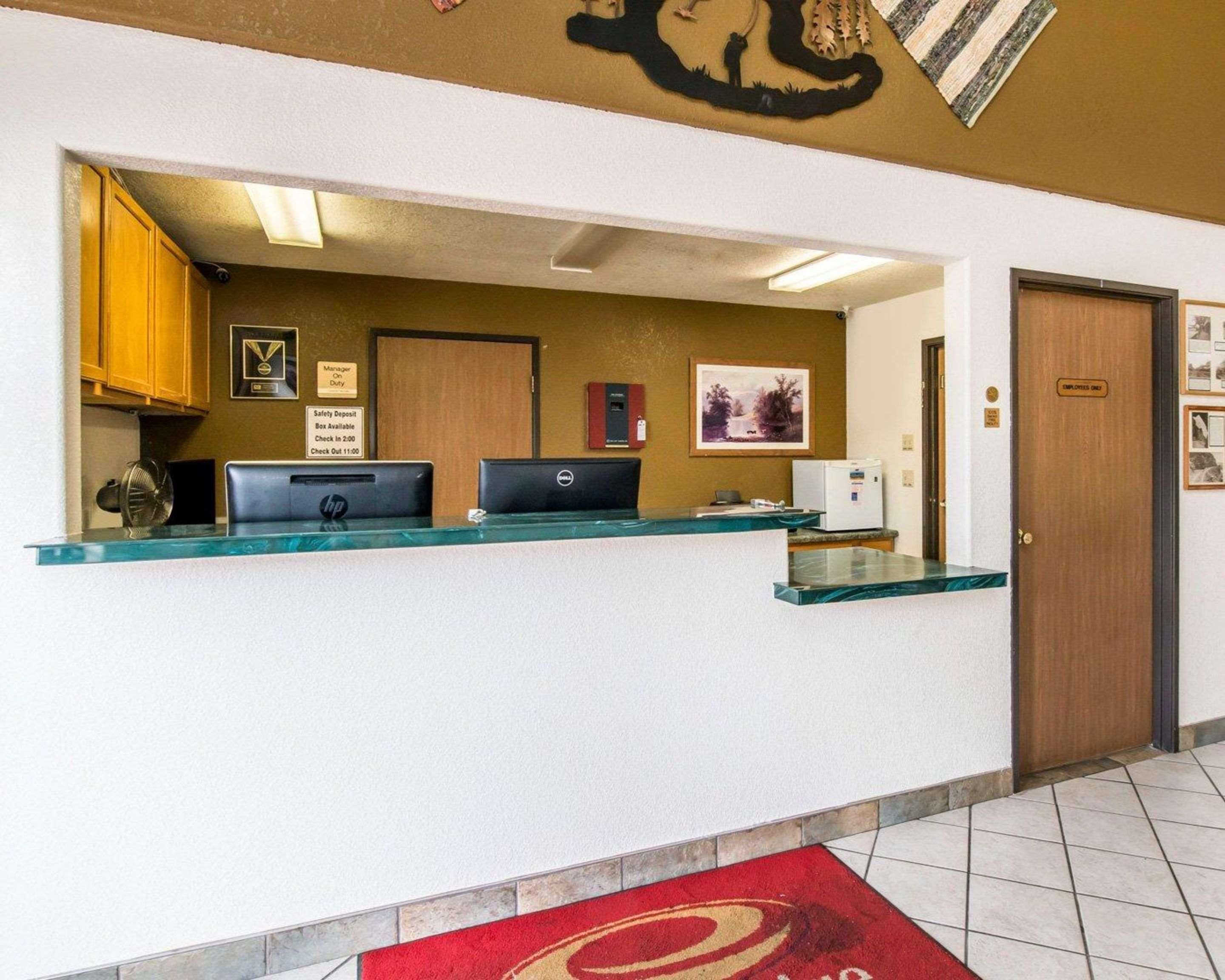 Econo * Canon City