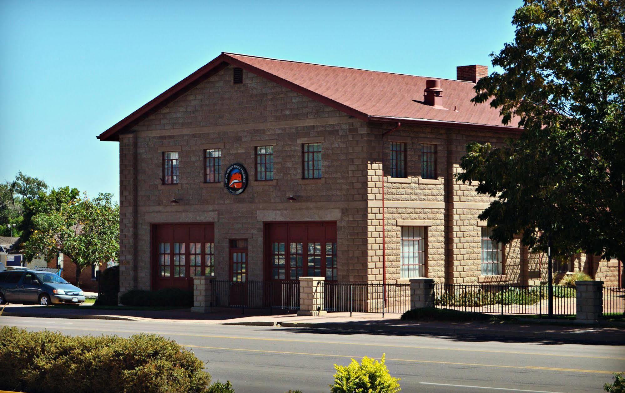 Econo * Canon City